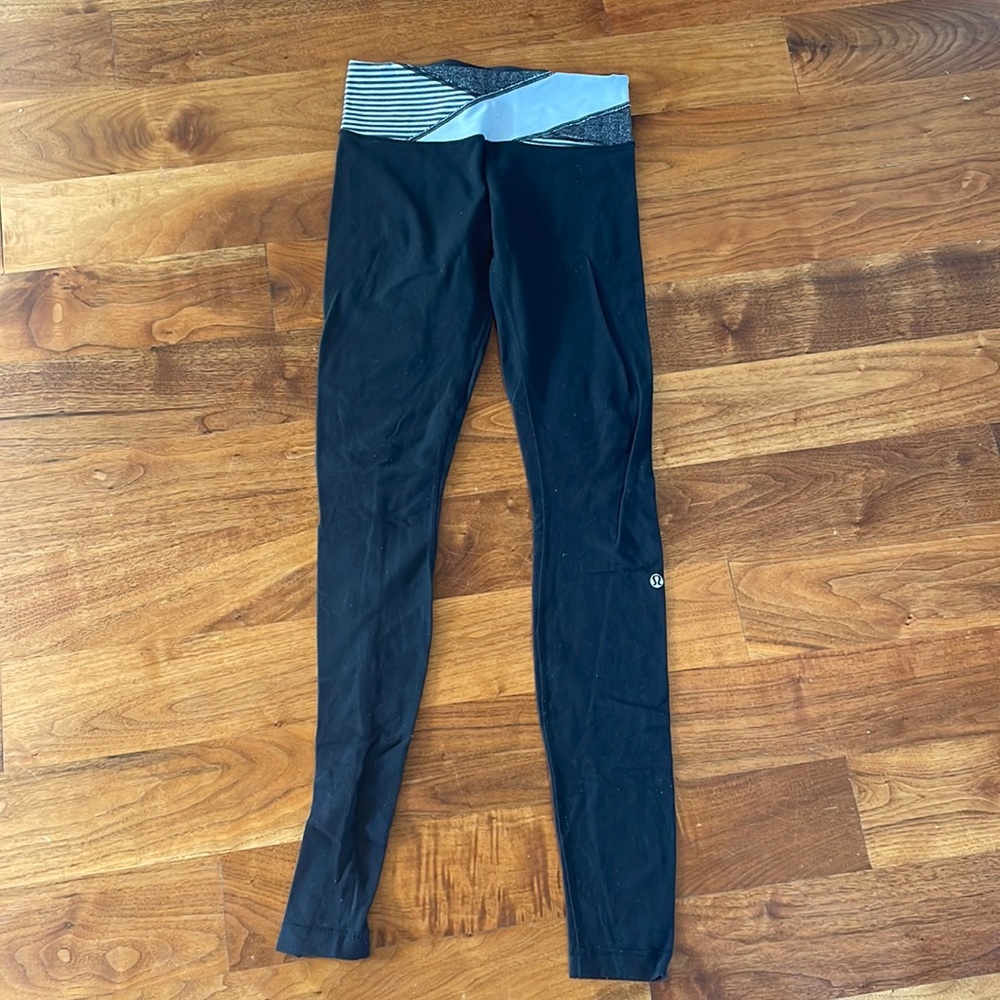 Lululemon wonder under leggings with patterned waistband